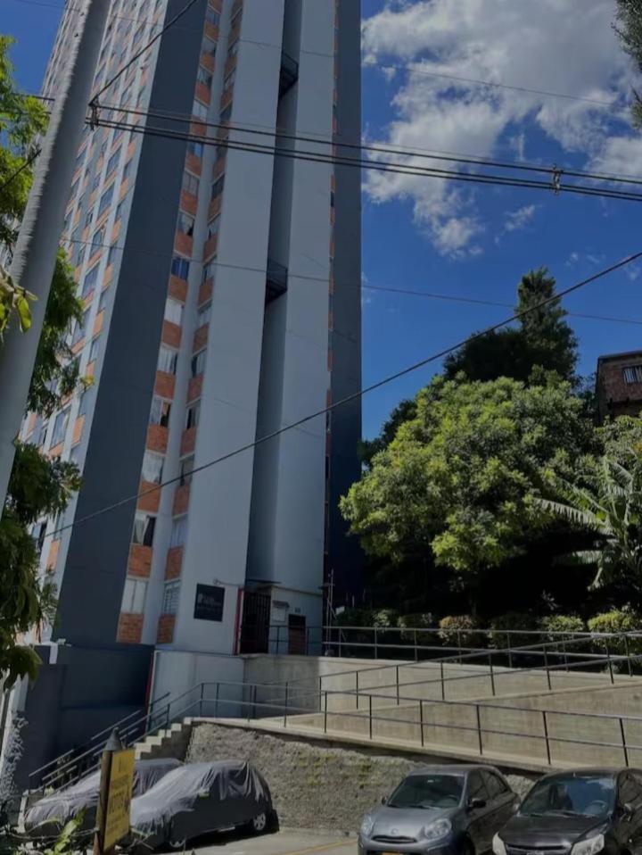 Apartamento Vistas Lindas Cerca Centro Medellín Exterior foto
