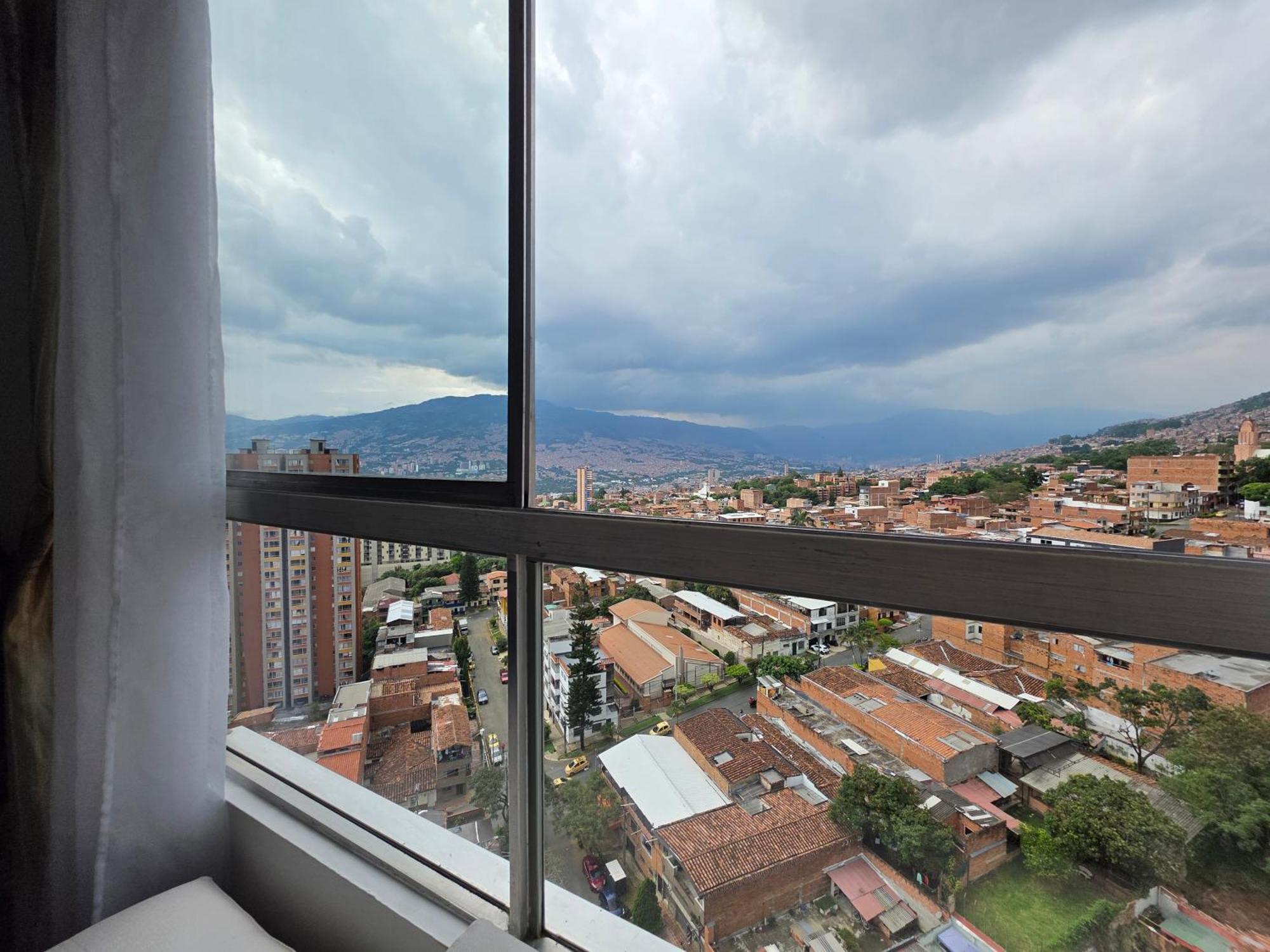 Apartamento Vistas Lindas Cerca Centro Medellín Exterior foto