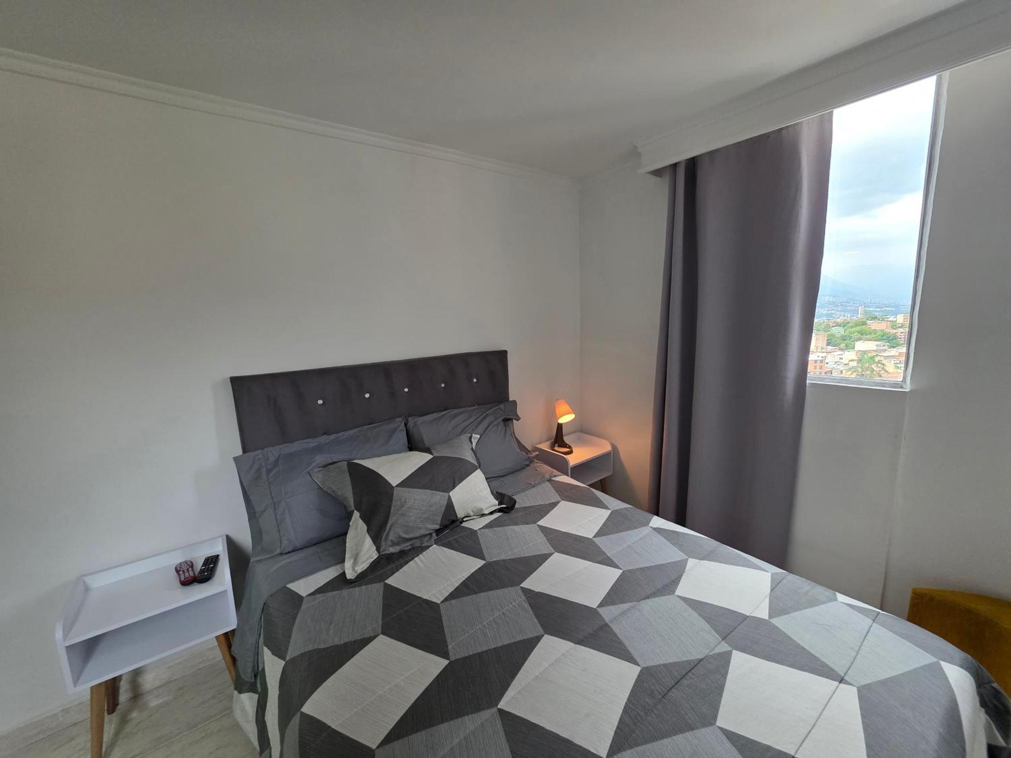 Apartamento Vistas Lindas Cerca Centro Medellín Exterior foto